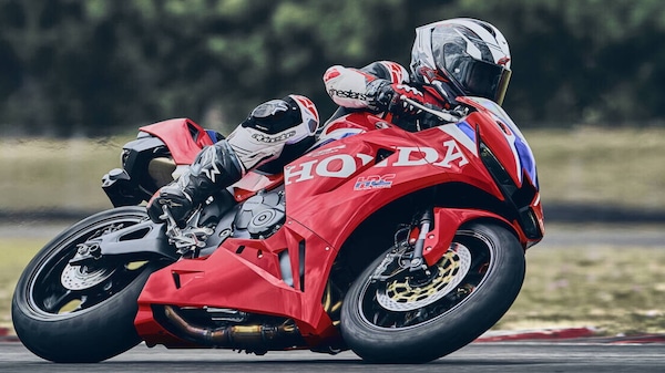 Honda aggiorna la CBR600RR per il 2027: tutte le foto