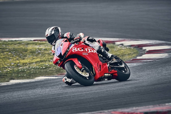 Honda CBR600RR 2027: cambia volto e affila gli artigli, tutte le novità