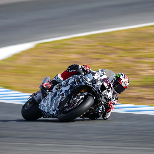 La nuova Honda CBR1000RR-R Fireblade anticipa EICMA e scende in pista a Jerez con Rea