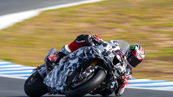 La nuova Honda CBR1000RR-R Fireblade anticipa EICMA e scende in pista a Jerez con Rea
