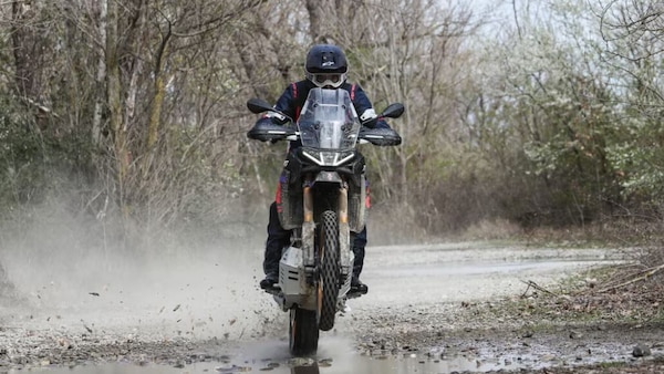 La rivincita delle medie: 10 moto che sfidano le maxi senza complessi
