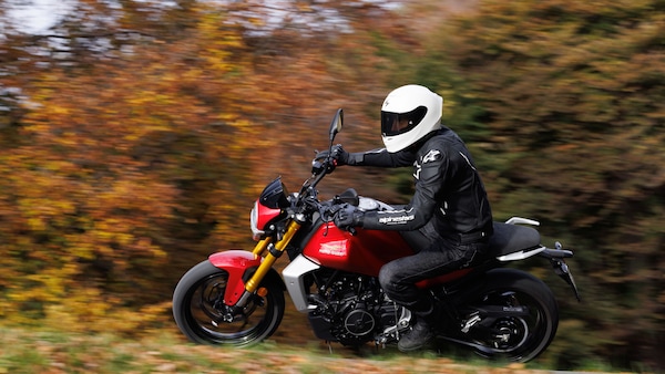 Abbiamo guidato in anteprima la Moto Guzzi The Trip 500: tutte le foto